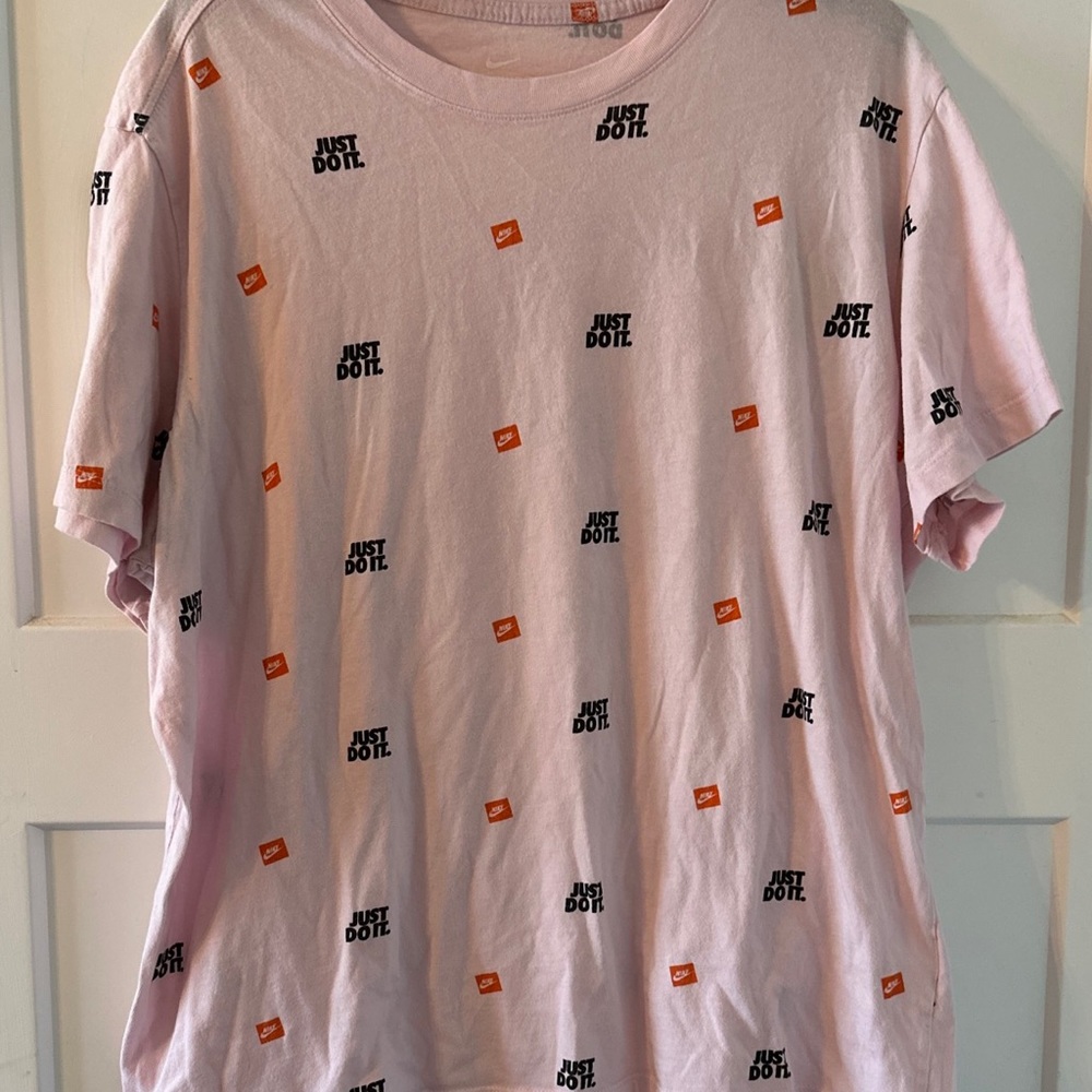 The Nike Tee Men's Pink Just Do It All Over Print T-Shirt Size L Short Sleeve